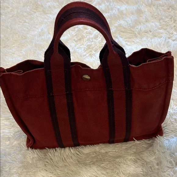 Hermes small tote Dark Red & Brownish Black
Minor corner wear one corner only - Picture 1 of 12